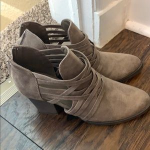 Fergalicious short ankle boots / booties heel, tan